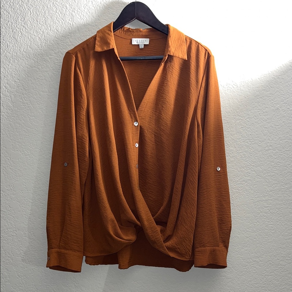 🛍️‼️CLOSET CLEAR OUT‼️ Women’s Rust Shirt
